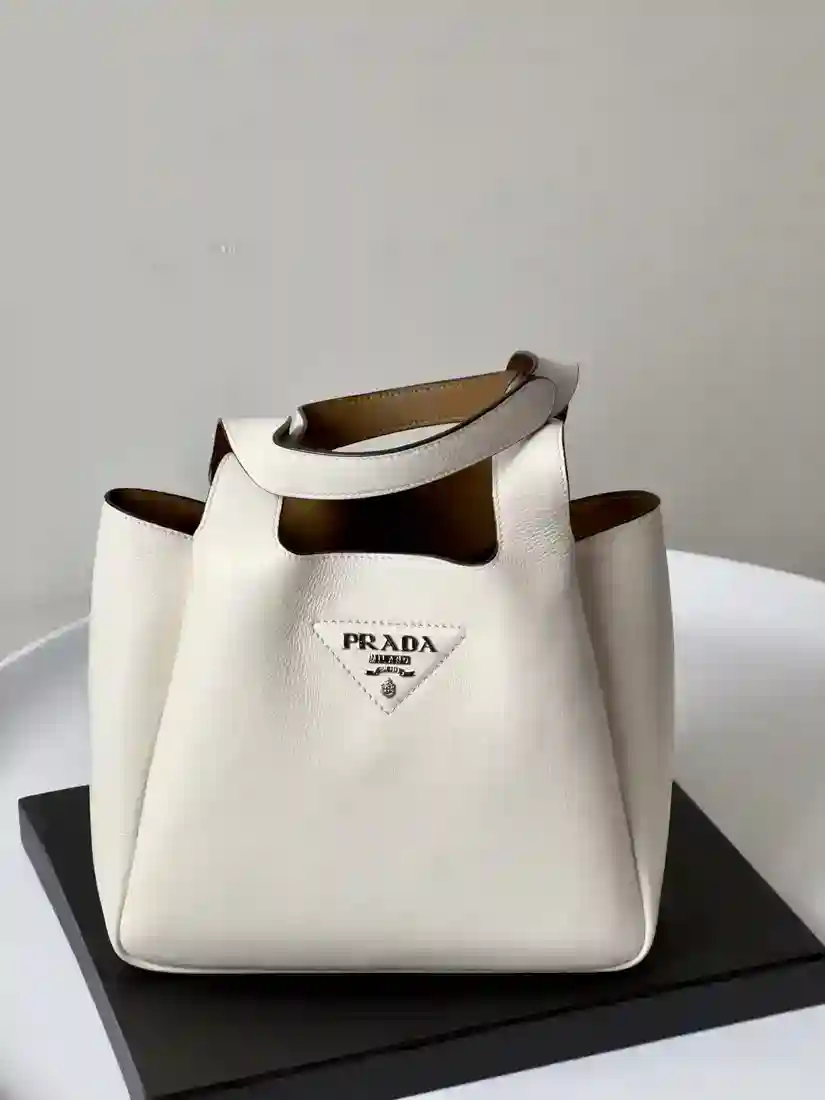 Prada 프라다 가죽 토트백