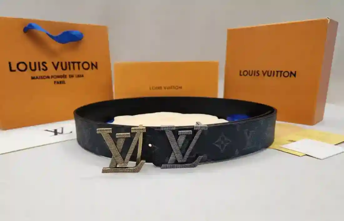 [국내배송] 루이비통 벨트 LV 스티치 로고 40MM 리버서블(블랙)