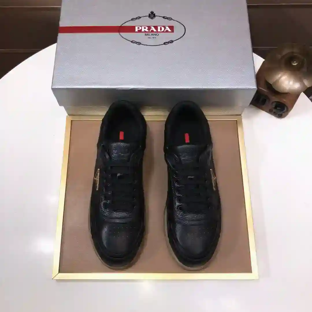 【PRADA】프라다 삼각 로고 로우탑 스니커즈 가죽